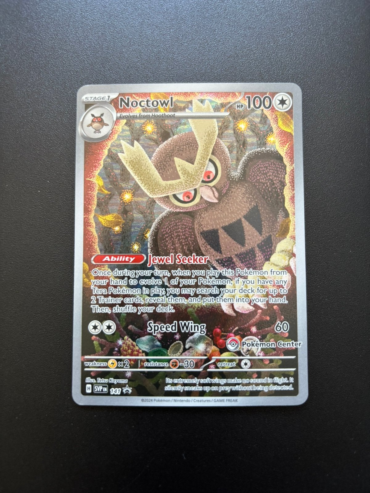 Noctowl (SVP 141) Pokemon Center Promo // Near Mint+, Ophalen of Verzenden, Nieuw, Losse kaart, Foil
