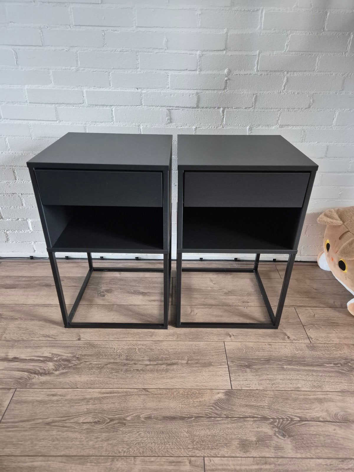 Zwarte VIKHAMMER nachtkastjes Ikea, Ophalen, Kunststof, Minder dan 45 cm, 55 tot 70 cm