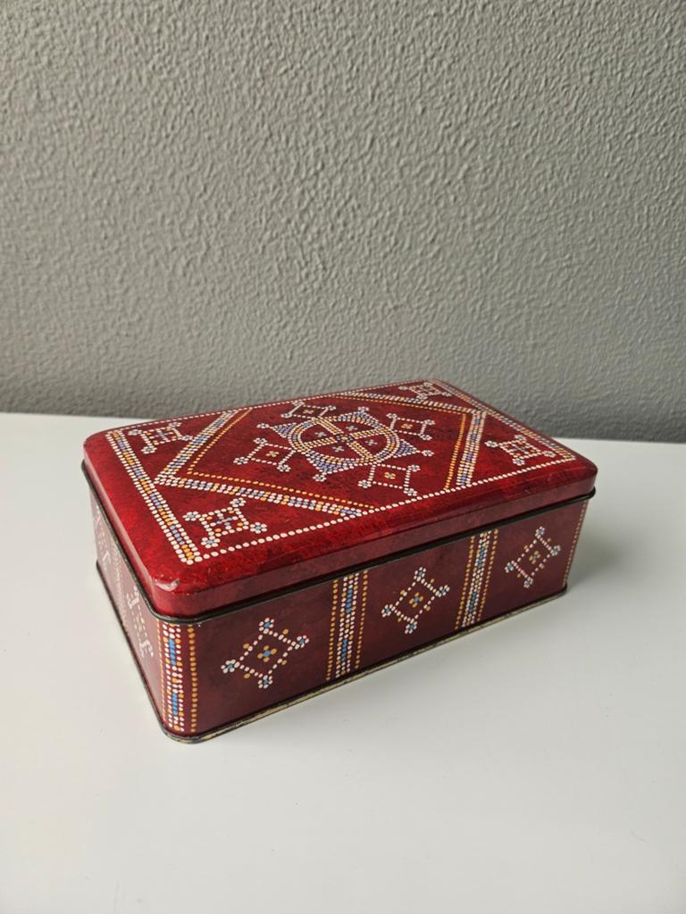 Vintage Douwe Egberts koekblik, blik, rood met patroon, Verzamelen, Blikken, Ophalen of Verzenden, Gebruikt, Douwe Egberts
