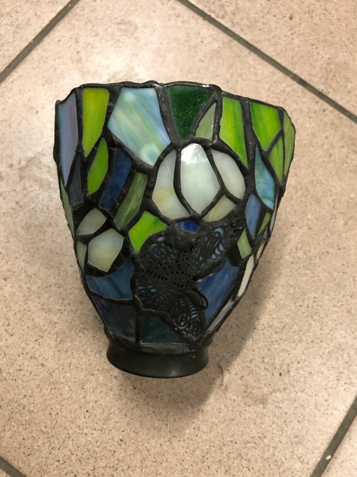 Antieke Tiffany-stijl lampenkap met vlindermotief, Antiek en Kunst, Antiek | Lampen, Ophalen of Verzenden