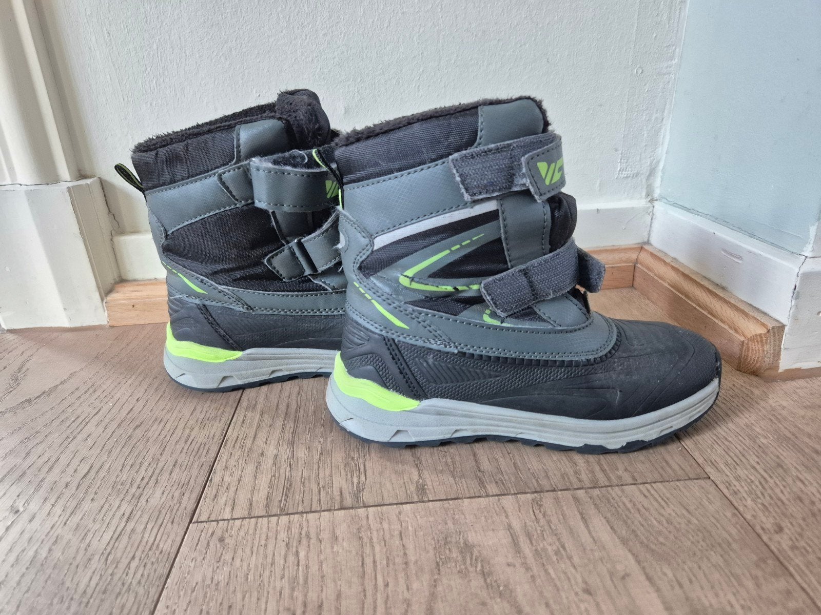 Snowboots maat 32, Kinderen en Baby's, Kinderkleding | Schoenen en Sokken, Ophalen of Verzenden, Zo goed als nieuw, Jongen of Meisje