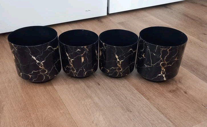 mooie zwart-marmerlook bloempotten met goudkleurige, Tuin en Terras, Ophalen, Kunststof, Rond, Zo goed als nieuw