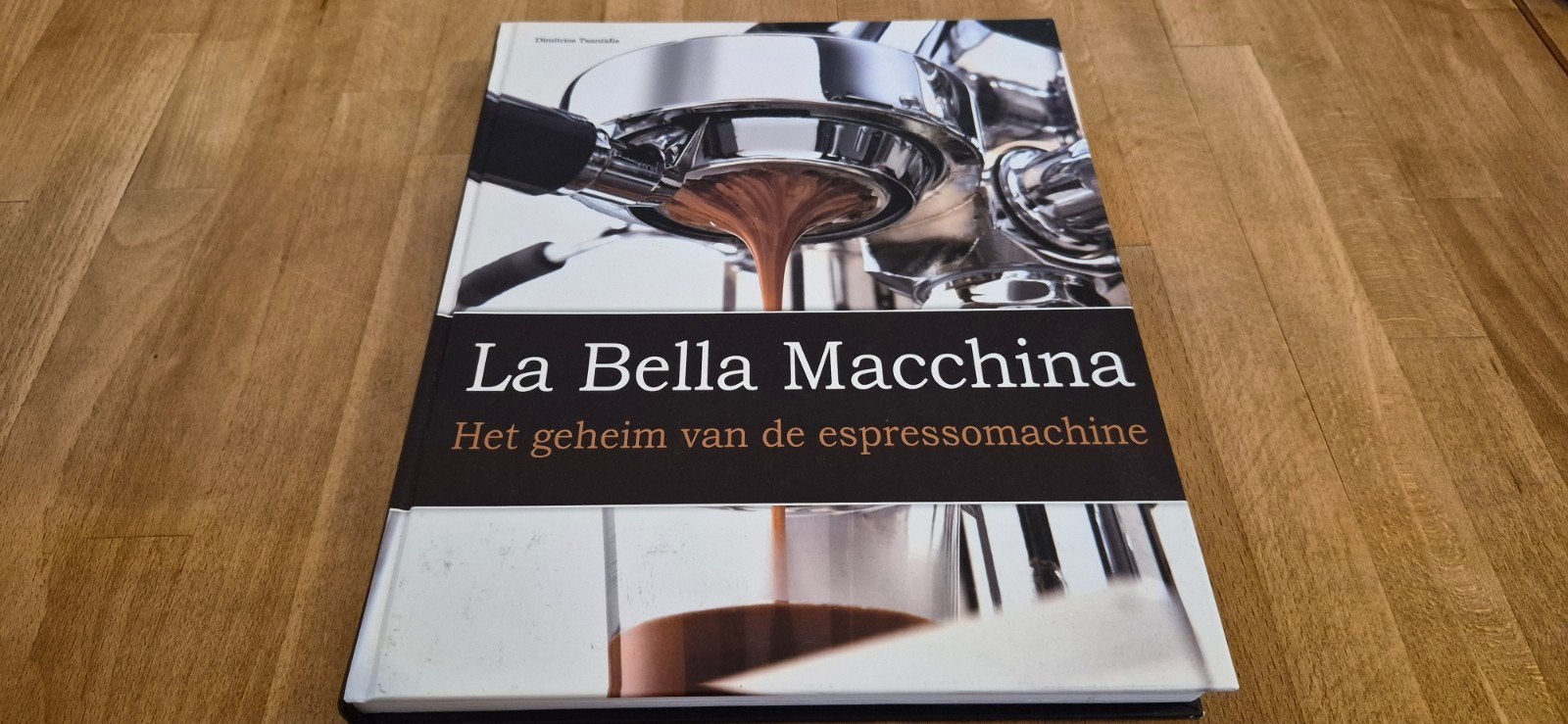 La Bella Macchina: Het geheim van de espressomachine, Boeken, Onbekend, Overige typen, Ophalen of Verzenden, Zo goed als nieuw