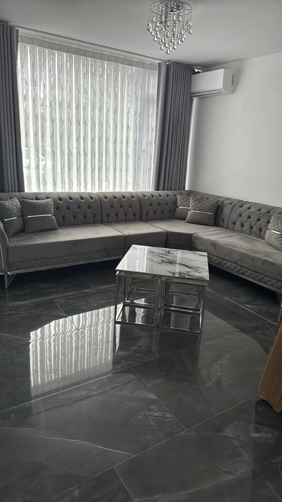 Luxe Grijze Hoekbank met Chesterfield Stijl, Ophalen, Zo goed als nieuw, Stof