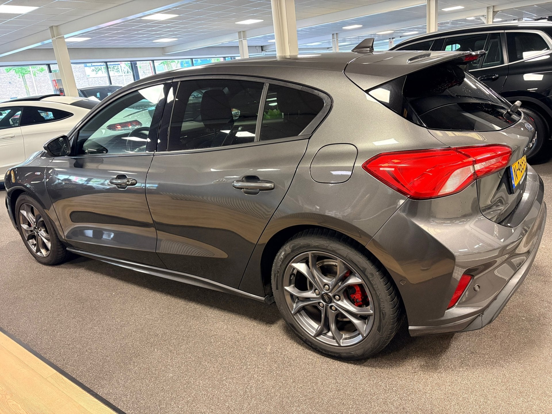 Ford Focus 1.0 EcoBoost Hybrid ST Line X Business /camera /, Dealer onderhouden, Gebruikt, 1277 kg, Origineel Nederlands