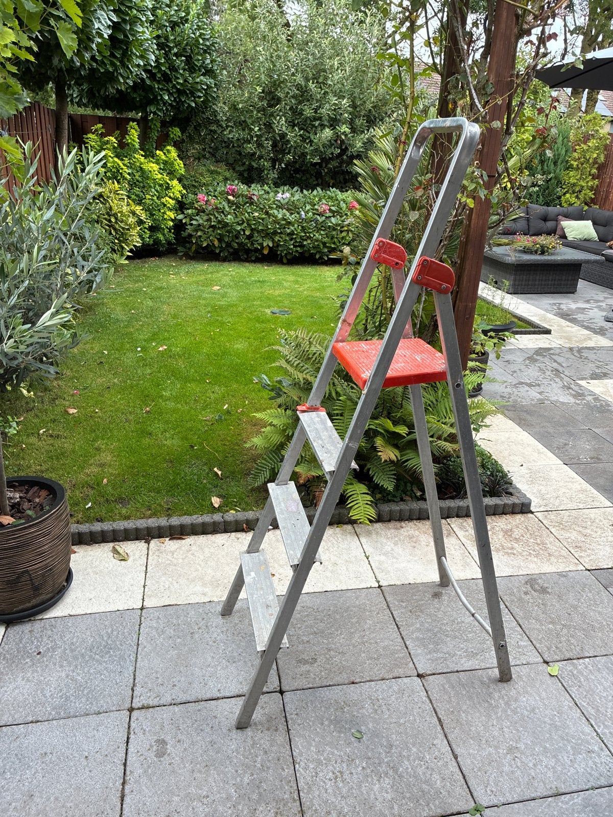 huishoudtrap met 3 treden en plateau, Doe-het-zelf en Verbouw, Ladders en Trappen, Gebruikt, Trap, Ophalen of Verzenden, Opvouwbaar of Inschuifbaar