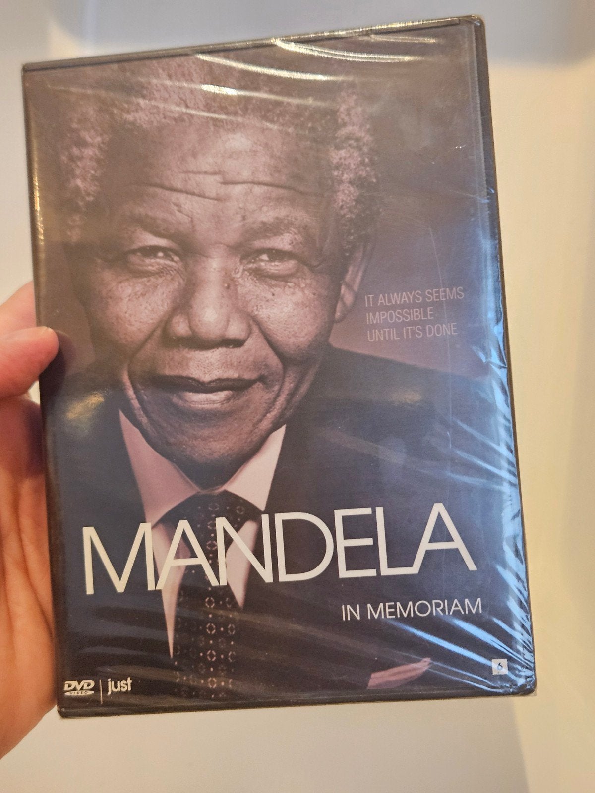 DVD Mandela In Memoriam NIEUW gesealed, Verzenden, Nederlands, Vanaf 6 jaar, Politiek of Geschiedenis