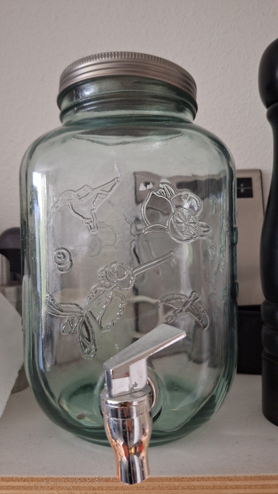 Glazen drankdispenser met tapkraan en reliëfdecoratie, Ophalen, Zo goed als nieuw, Overige merken, Groen
