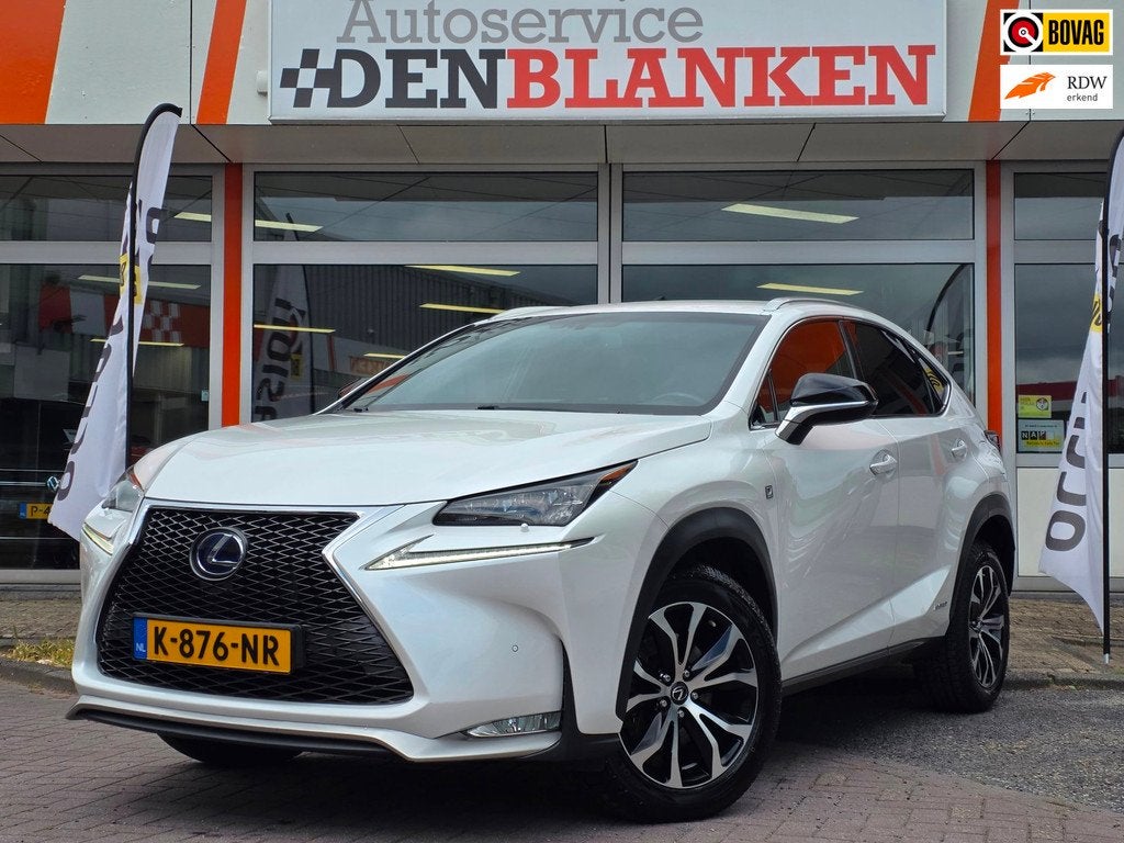 Lexus NX 300h AWD Luxury Line F Sport BJ.11-2015 / Navigatie, Auto's, Lexus, Gebruikt, Leder, 155 pk, Hybride Elektrisch/Benzine
