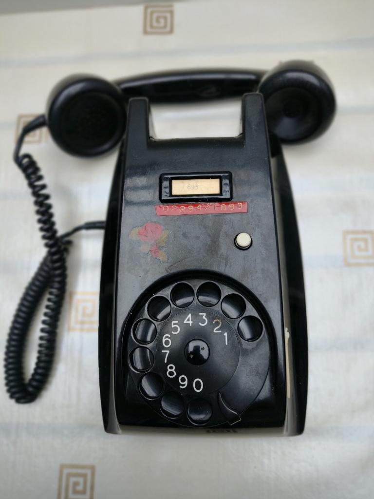 Bakelieten telefoon hangend model Ericsson Ruen 11421/2, Ophalen of Verzenden
