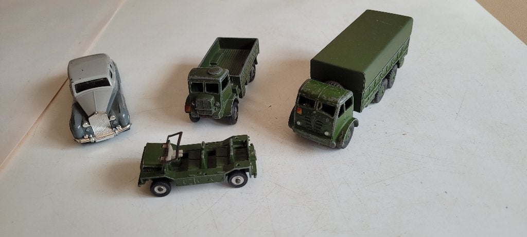 lot oude dinky toys, Hobby en Vrije tijd, Modelauto's | 1:43, Ophalen of Verzenden, Gebruikt, Auto, Dinky Toys