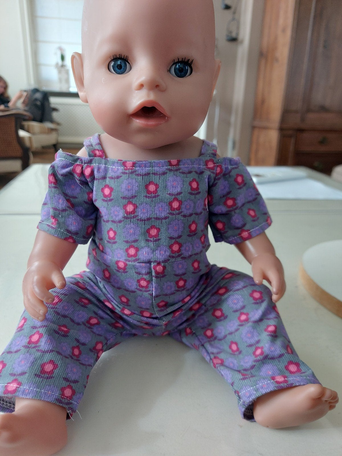 Bloemen jumpsuit baby born pop 43cm, Ophalen of Verzenden, Nieuw, Babypop