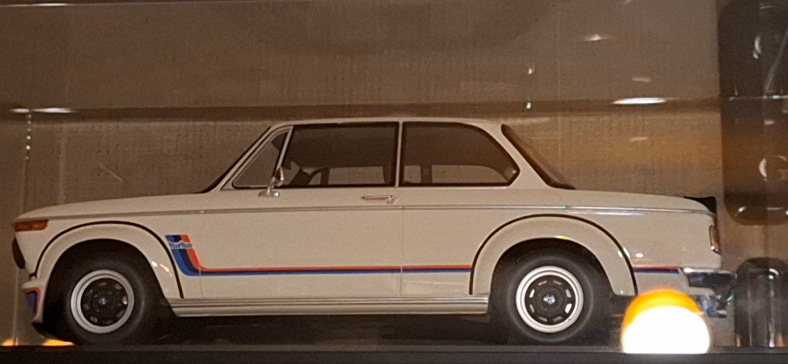 OTTOMOBILE BMW 2002 TURBO 1:12, Ophalen, Zo goed als nieuw, Auto
