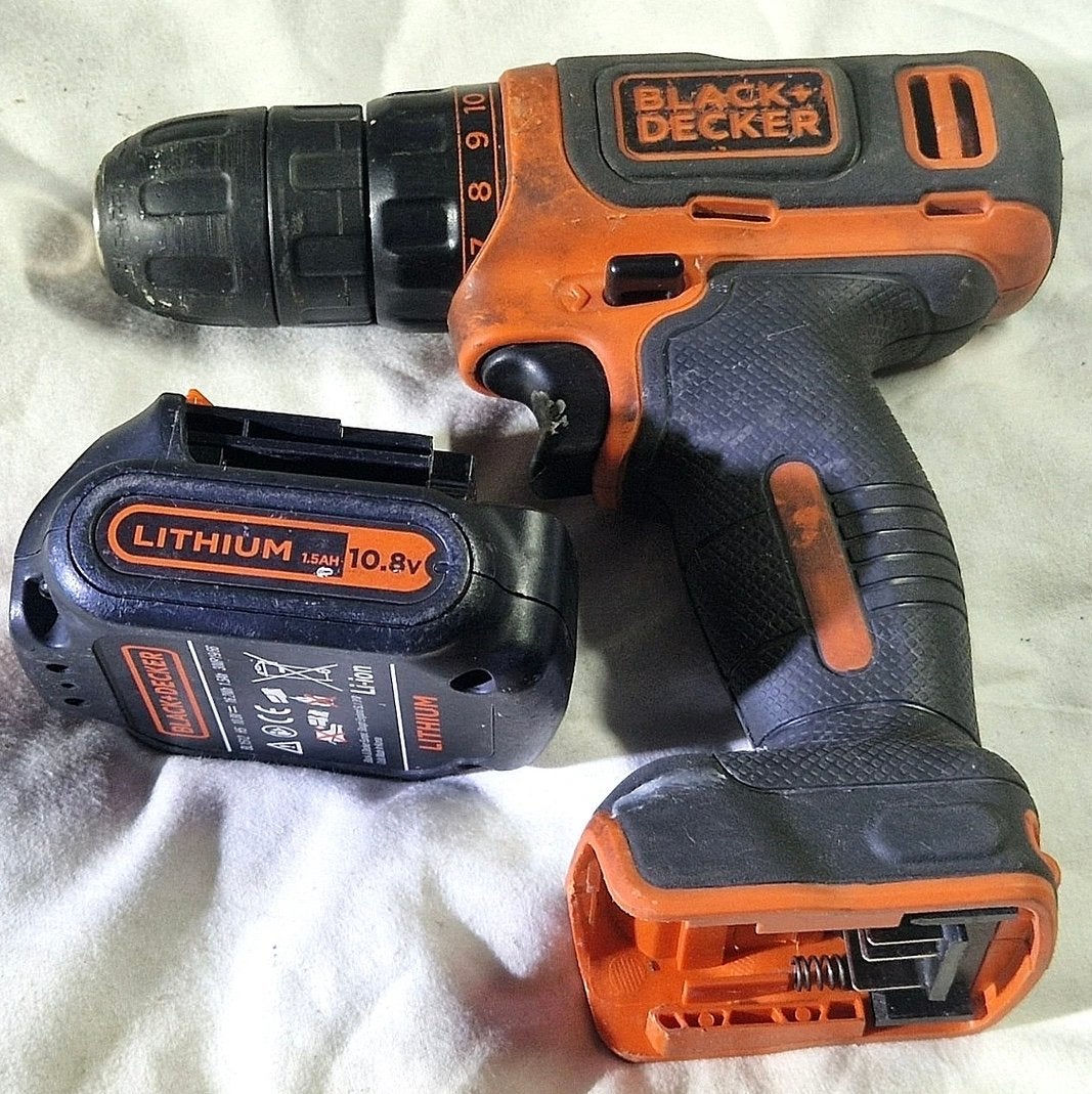 Black+Decker Accuboormachine 10.8V met Lithium Batterij, Gebruikt, Variabele snelheid, Ophalen of Verzenden, Boor- en Schroefmachine