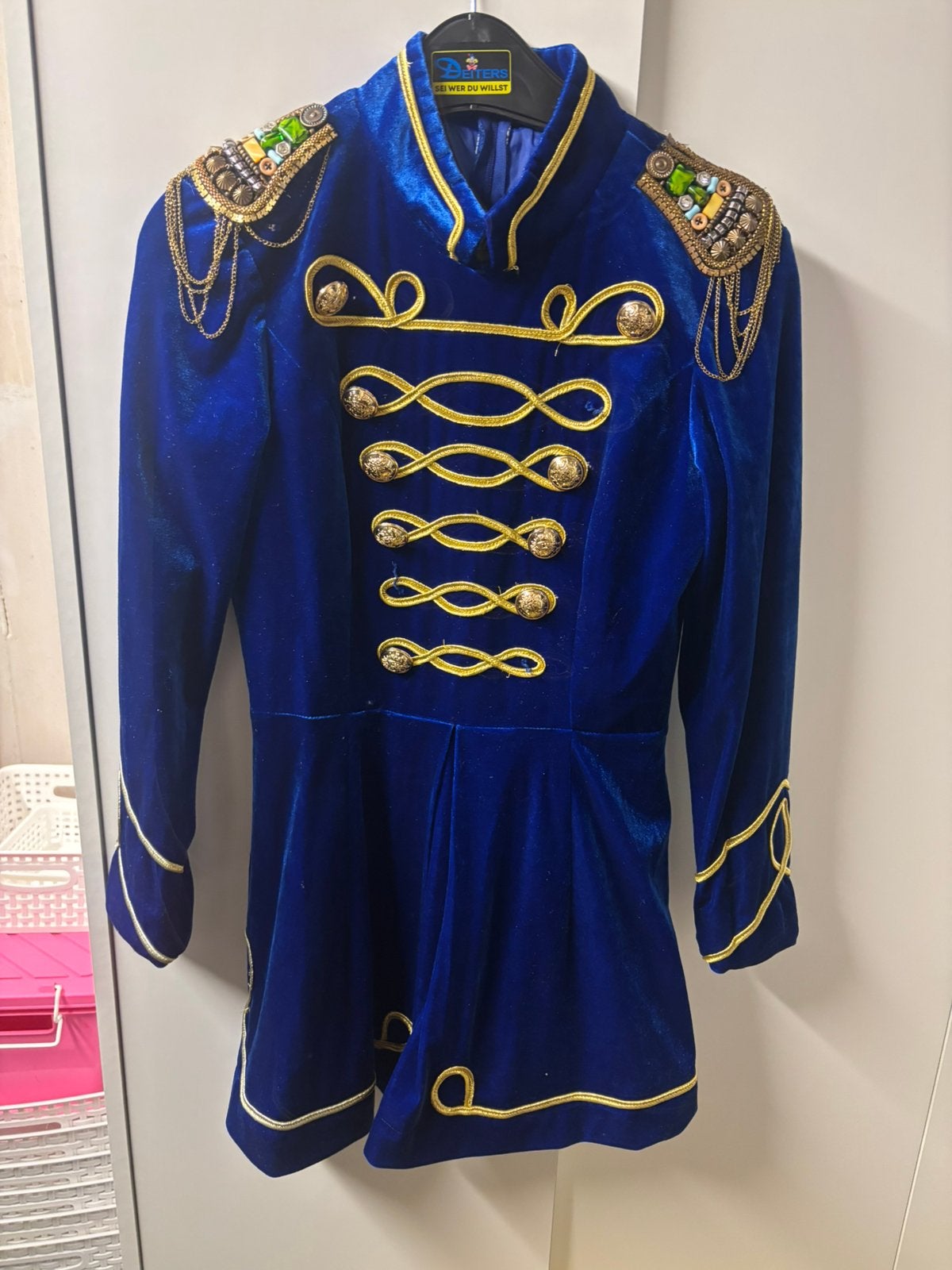 Nieuw carnavalsjurk met petticoat en hoedje maat 34, Carnaval, Nieuw, Ophalen of Verzenden, Kleding