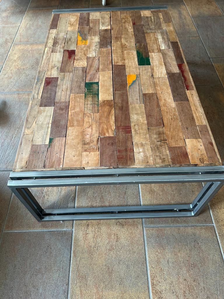 Mooie salontafel oo metalen onderstel, Huis en Inrichting, Tafels | Salontafels, Ophalen, 100 tot 150 cm, 50 tot 100 cm, Zo goed als nieuw