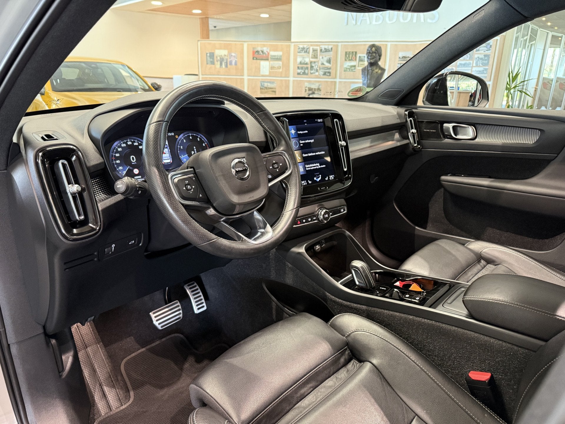 Volvo XC40 1.5 T3 R-Design, Pano, Leder, 360cam, Pilot Assis, Auto's, Volvo, 12 maanden, Gebruikt, Leder, Bedrijf