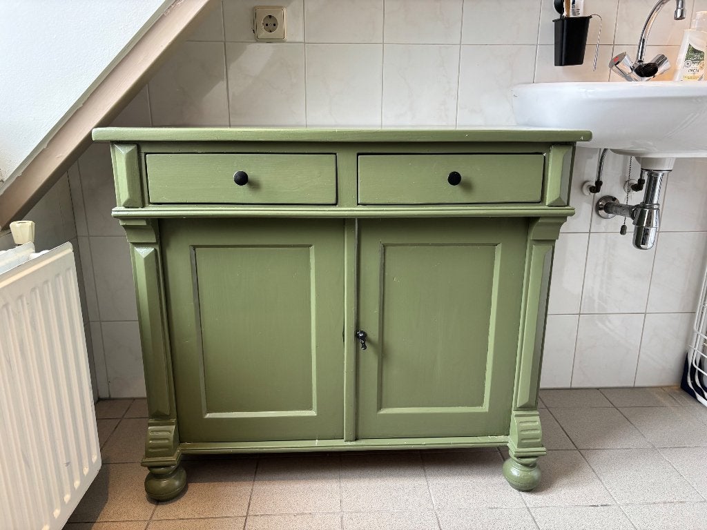 Landelijk kastje massief hout groen | 2 lades + 2 deuren, Antiek en Kunst, Antiek | Meubels | Kasten, Ophalen