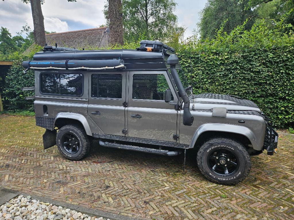Land Rover Defender 2.4 D Stw. 110 2007 Grijs, Auto's, Zwart, 4 cilinders, 241 €/maand, Defender