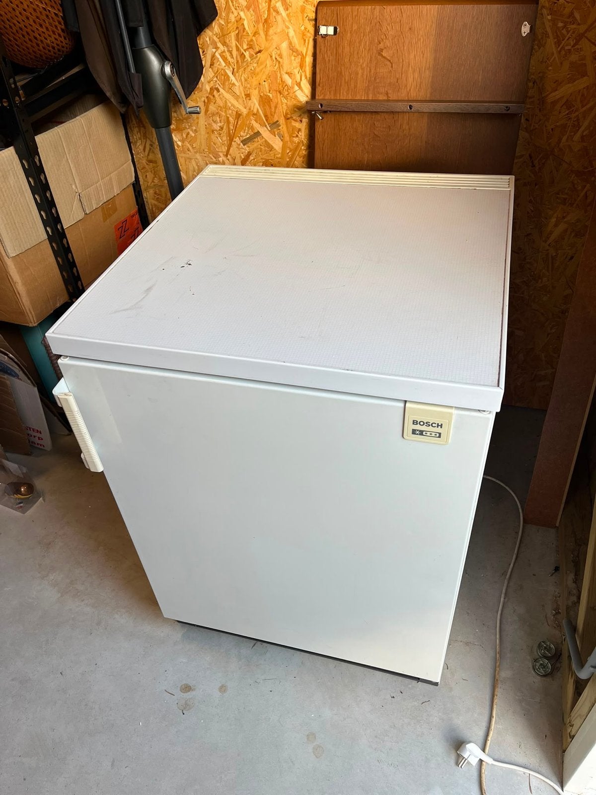 Bosch Vriezer met 3 lades - Compact en efficiënt, Gebruikt, 100 tot 150 liter, Met aparte vriezer, 45 tot 60 cm