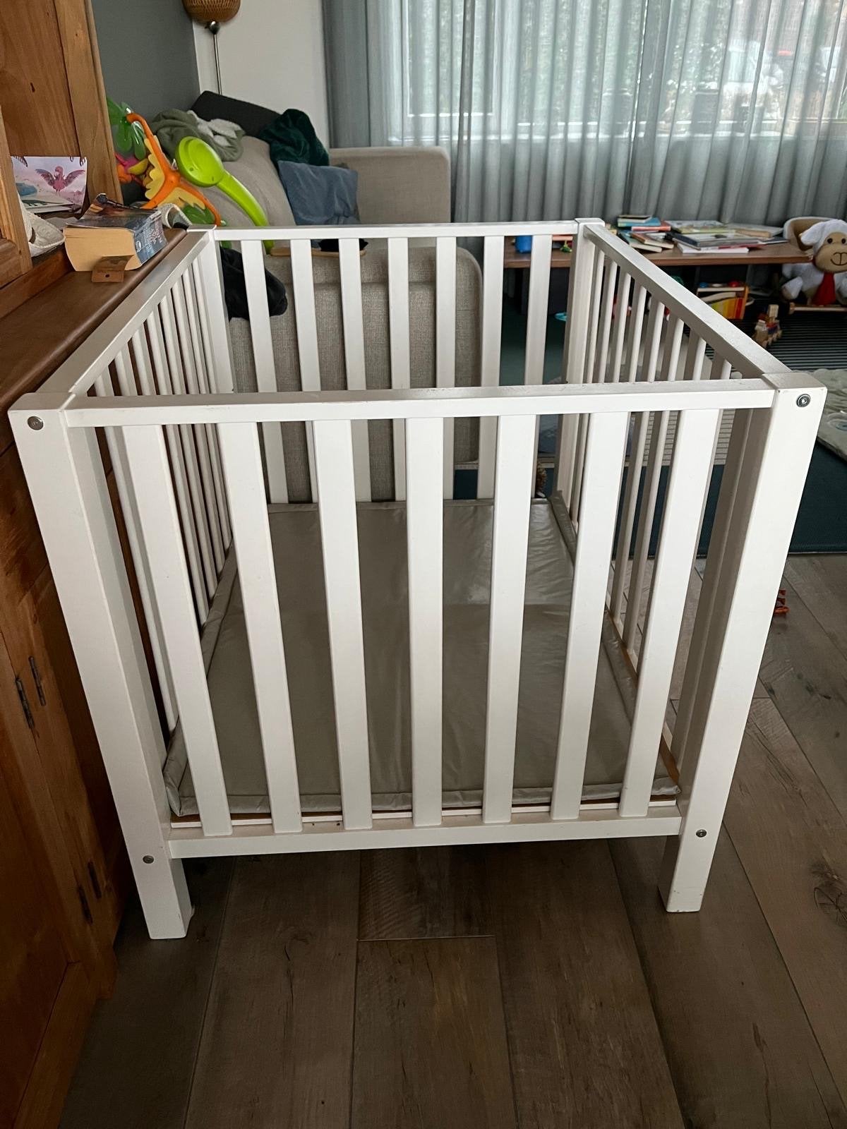 Witte houten Bopita box met diverse accessoires, Kinderen en Baby's, Boxen, Ophalen, Gebruikt, Vierkant, Boxkleed