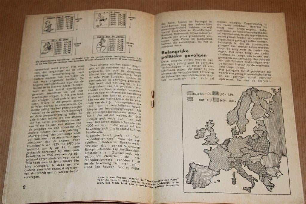 1946: Invasie der Baby\'s — Vintage Boekje over de Babyboom, Ophalen of Verzenden, Gelezen