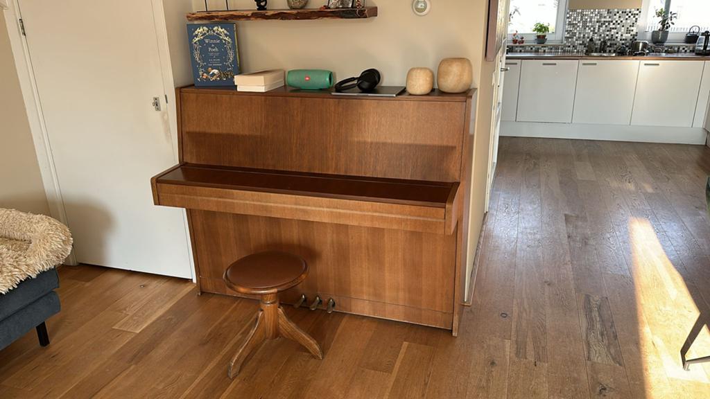 Mooie gebruikte piano met krukje, Ophalen, Gebruikt, Bruin, Piano