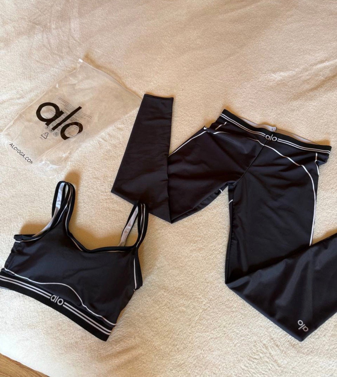 Alo set vrouwen, Kleding | Dames, Sportkleding, Ophalen of Verzenden, Nieuw, Maat 38/40 (M), Zwart