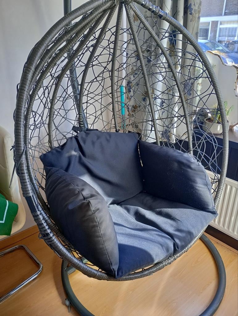 Comfortabele Hangstoel Ei - incl kussen en standaard, Ophalen, Gebruikt, Modern, Lounge, Overige materialen