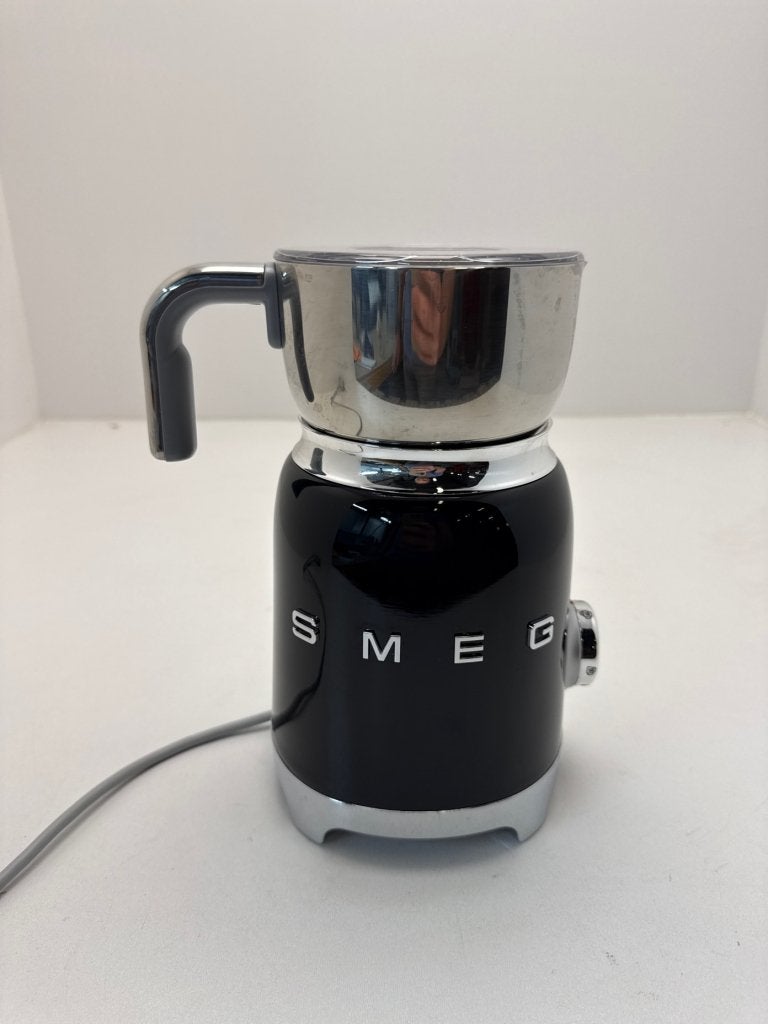 SMEG MFF11 melkopschuimer zwart – retourdeal, Info@mystore.nl, Elektrische melkopschuimer, Bruggestraat 18, Zo goed als nieuw