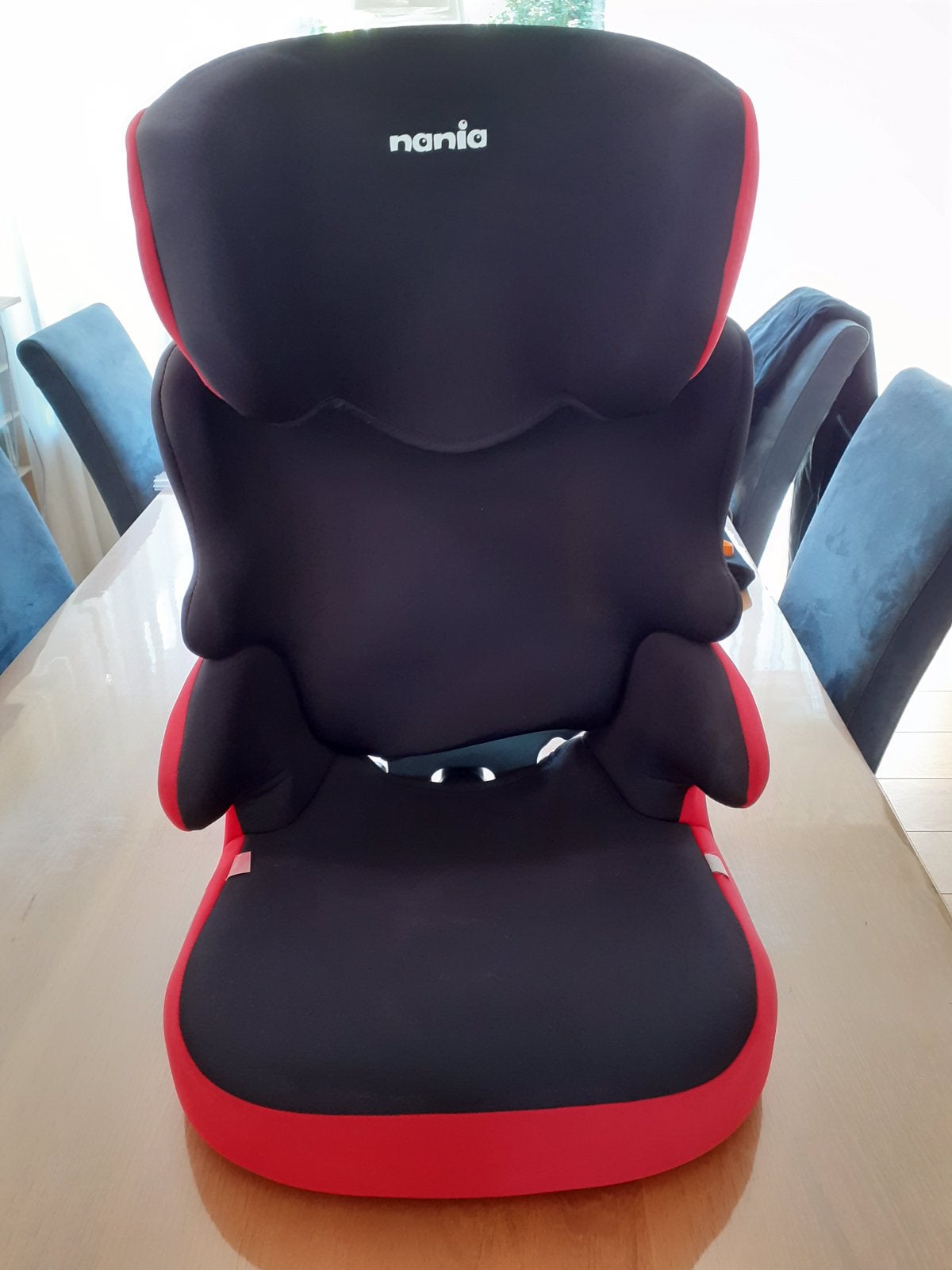 Autostoeltje Nania zwart met rood., Autogordel, 15 t/m 36 kg, Afneembare rugleuning, Zo goed als nieuw