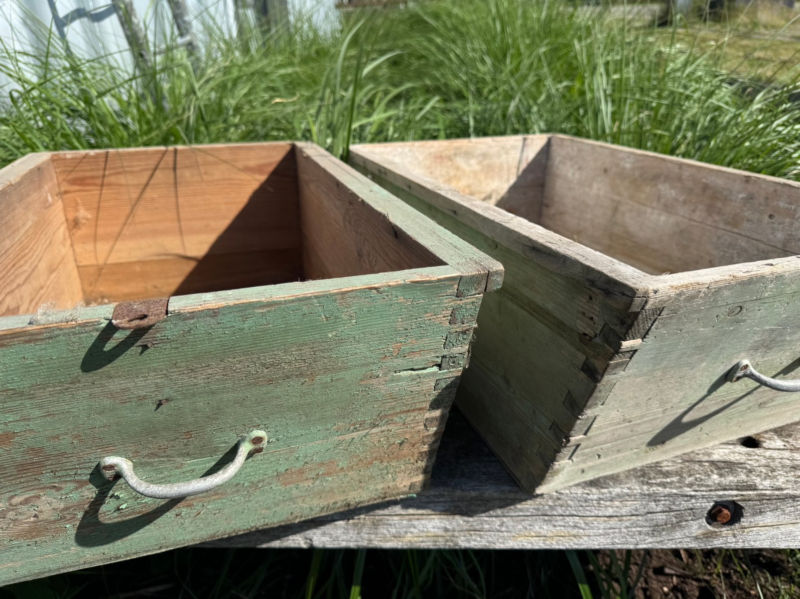 Grote houten kisten bakken, Ophalen