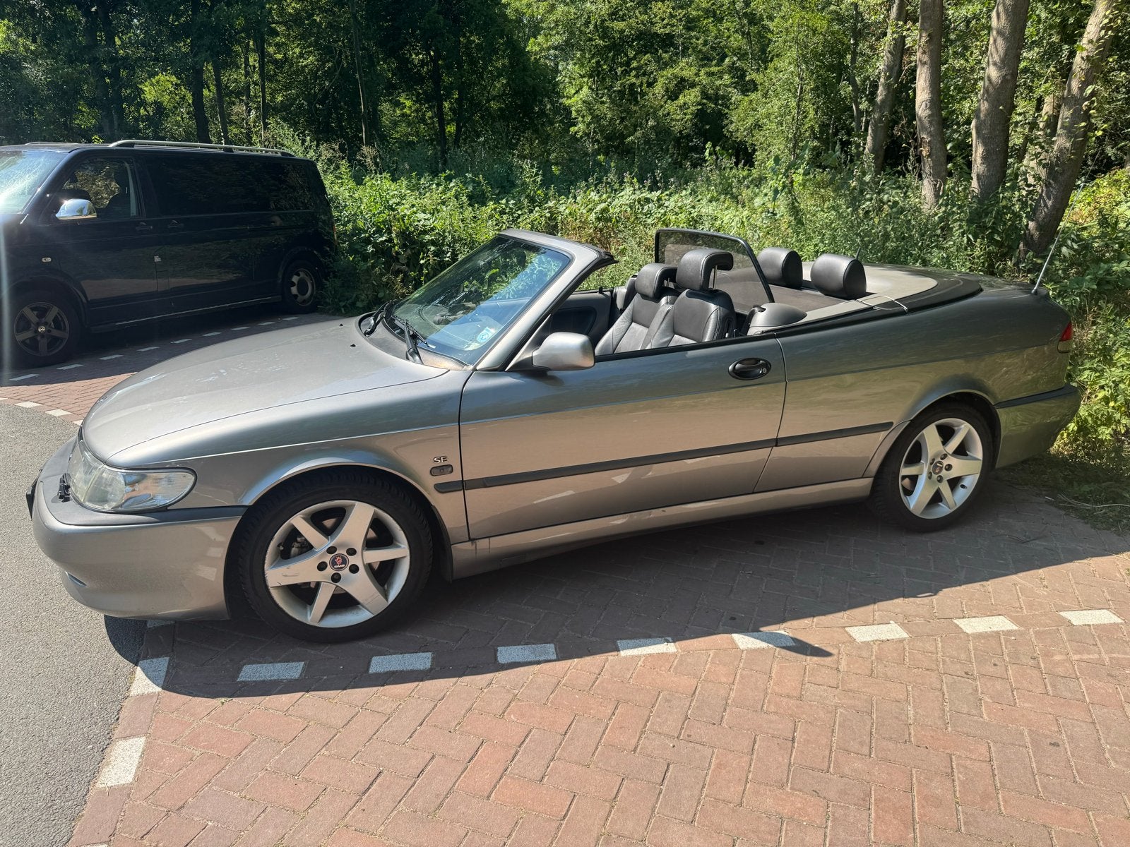 Saab 9-3 2.0 Turbo Cabrio AUT 2002 Grijs, Auto's, Saab, 4 cilinders, Cabriolet, 4 stoelen, 75 €/maand