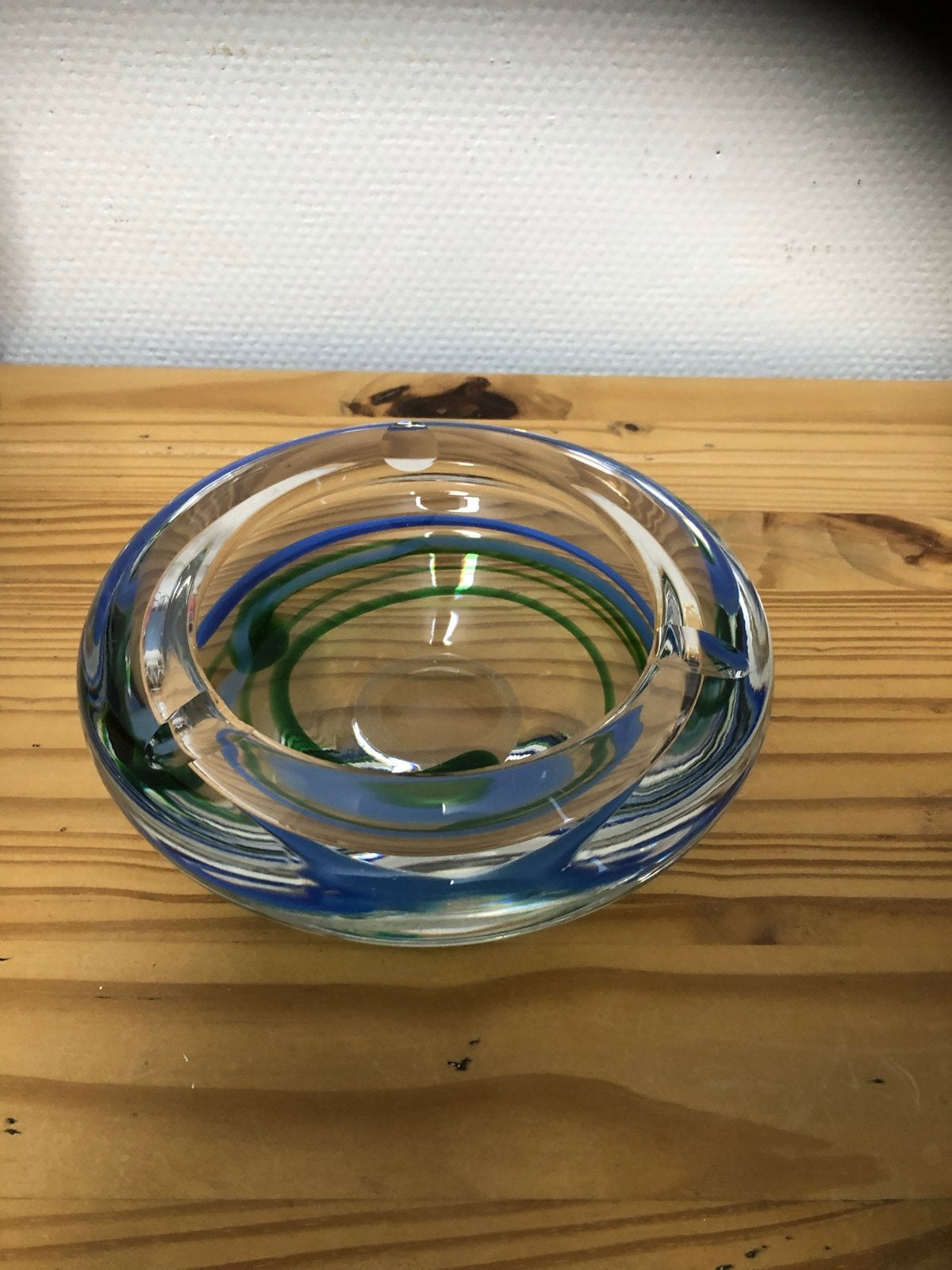 Glazen schaal/asbak met blauwe en groene spiraal, Ophalen of Verzenden