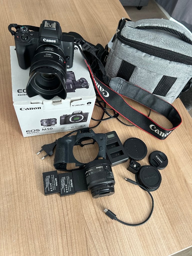 Canon EOS M50 + EF-M 15-45mm Kit Lens + Canon EF 50mm f/1.8, Ophalen, Zo goed als nieuw, Canon, 8 keer of meer