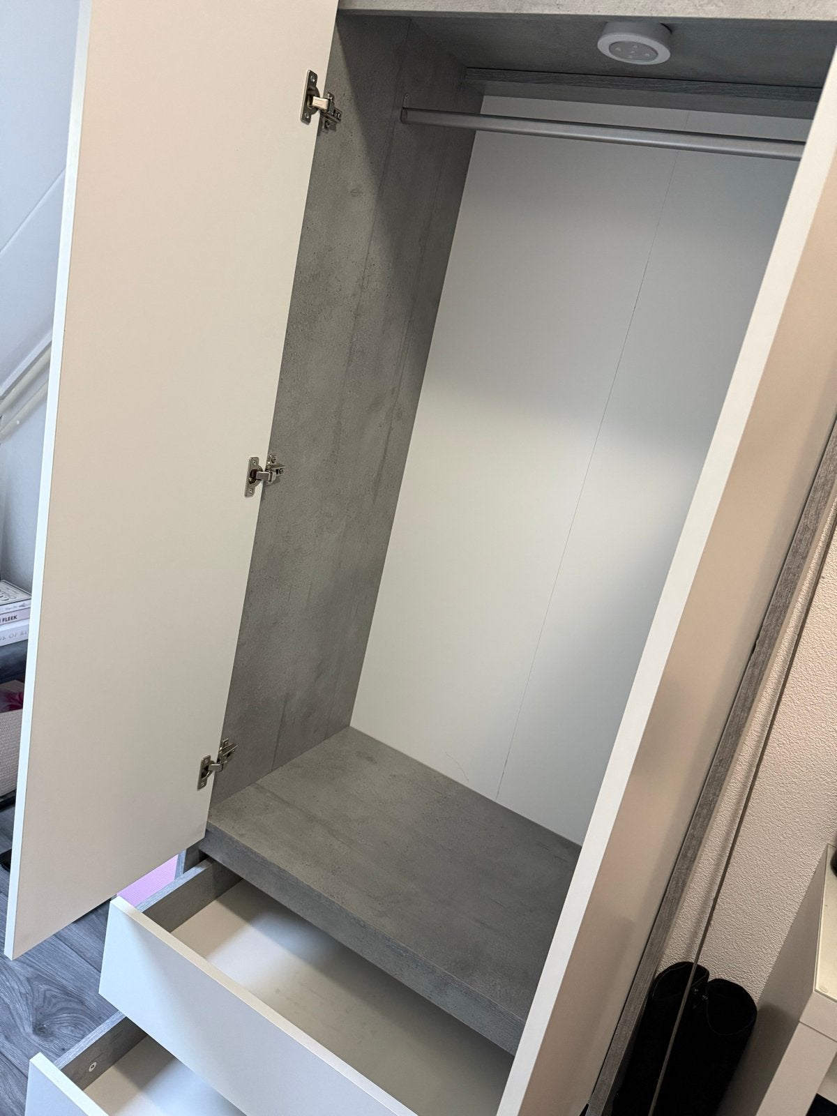 Moderne kledingkast met lades en hangruimte, Huis en Inrichting, Kasten | Kledingkasten, Ophalen, 50 tot 100 cm, Zo goed als nieuw