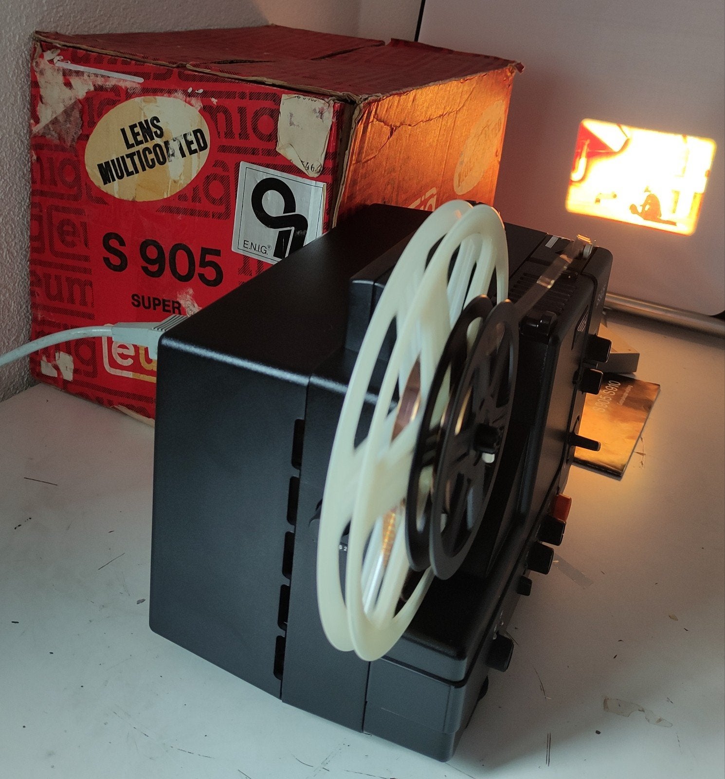 EUMIG 905 SUPER 8 FILMPROJECTOR met GELUID in DOOS, Ophalen of Verzenden, 1960 tot 1980, Projector