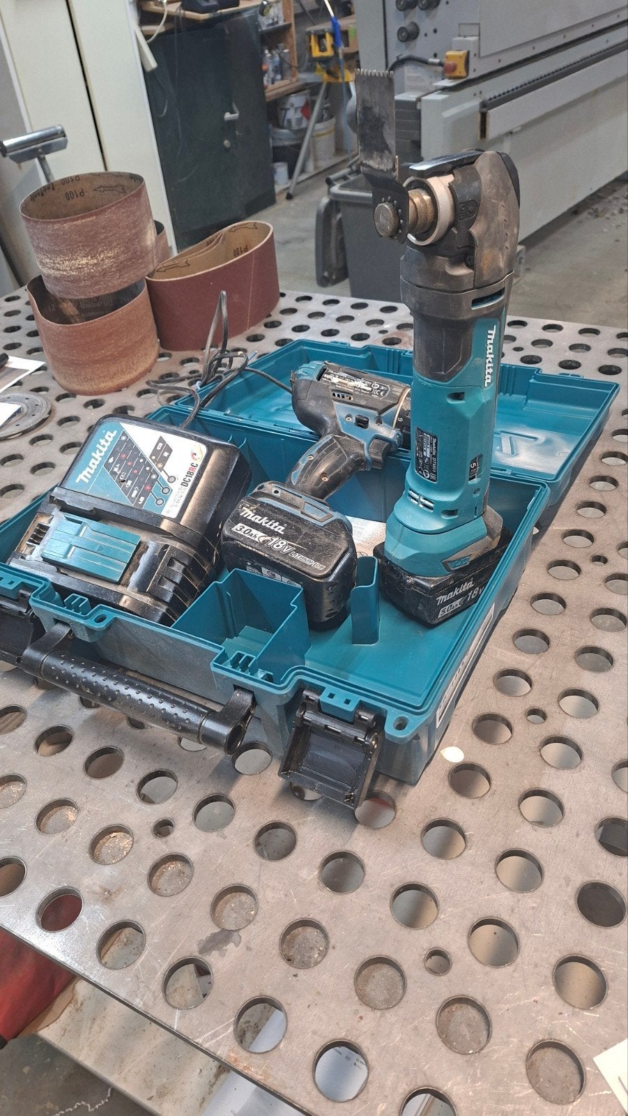 Makita Set: Accuboormachine, Multitool, 2 Accu's & Lader, Ophalen of Verzenden, Gebruikt, Boor- en Schroefmachine, Variabele snelheid