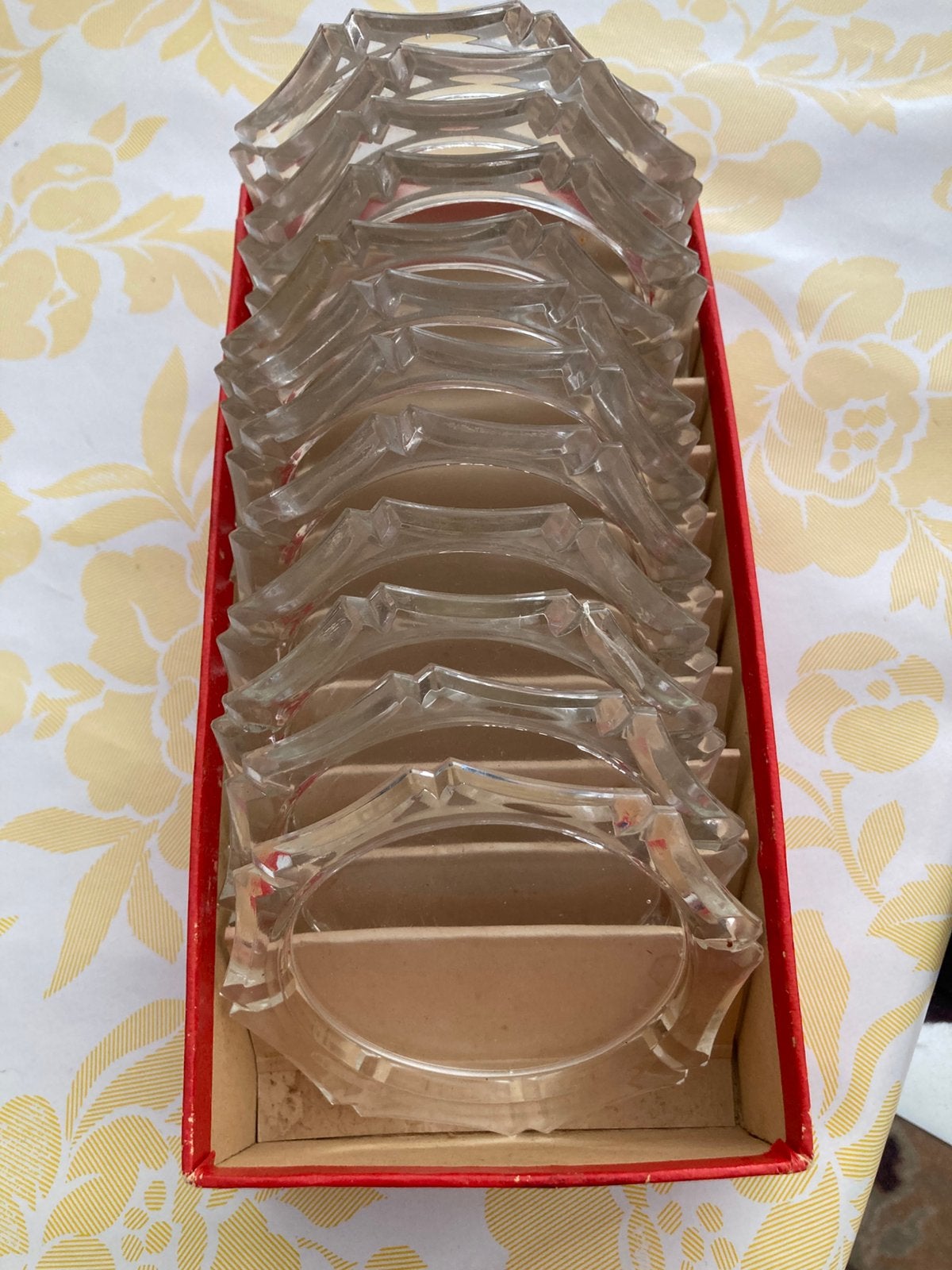 Vintage Bohemia glas onderzetters, Ophalen, Zo goed als nieuw, Glas of Kopje