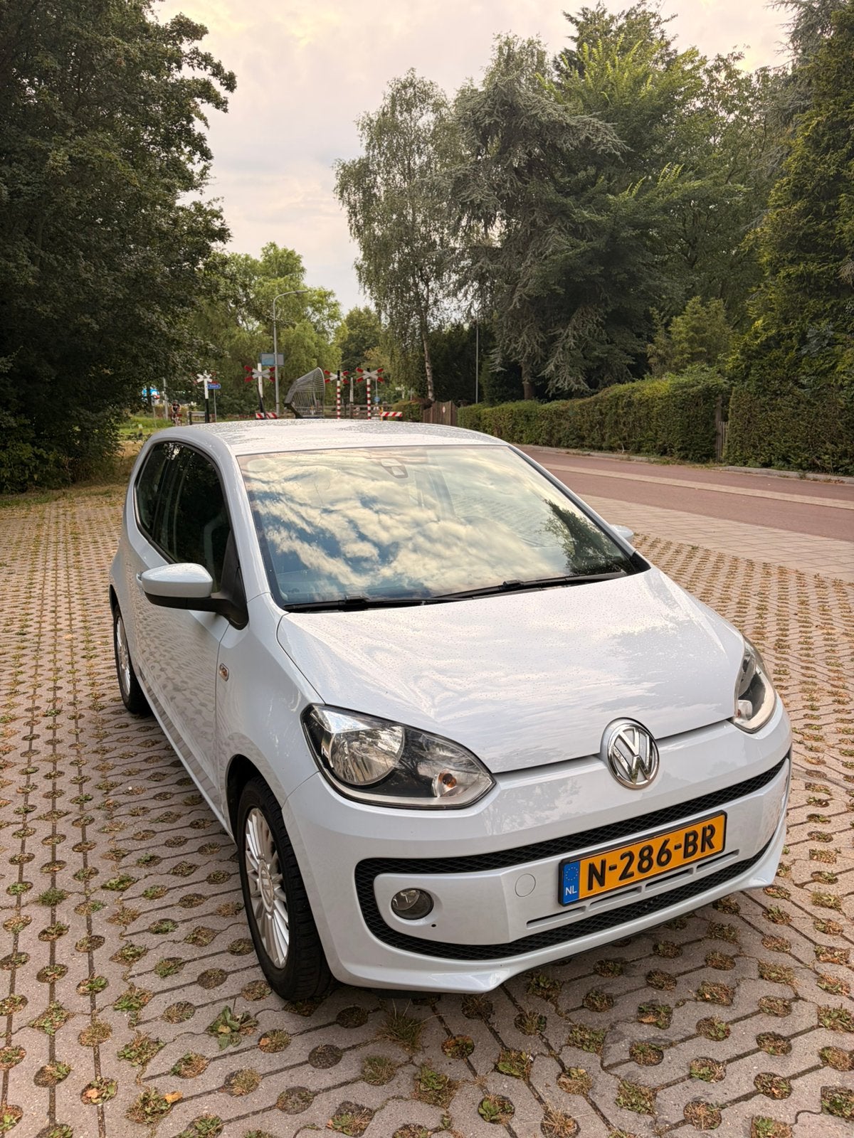 Volkswagen up! 1.0 55KW/75PK 3-DRS 2012 Wit, Auto's, Euro 5, Stof, 74 pk, 540 kg