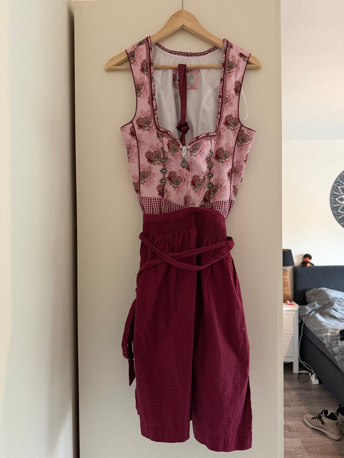Dirndl 42 Marjo - Roze met hertenprint, Maat 42/44 (L), Ophalen of Verzenden, Zo goed als nieuw, Knielengte
