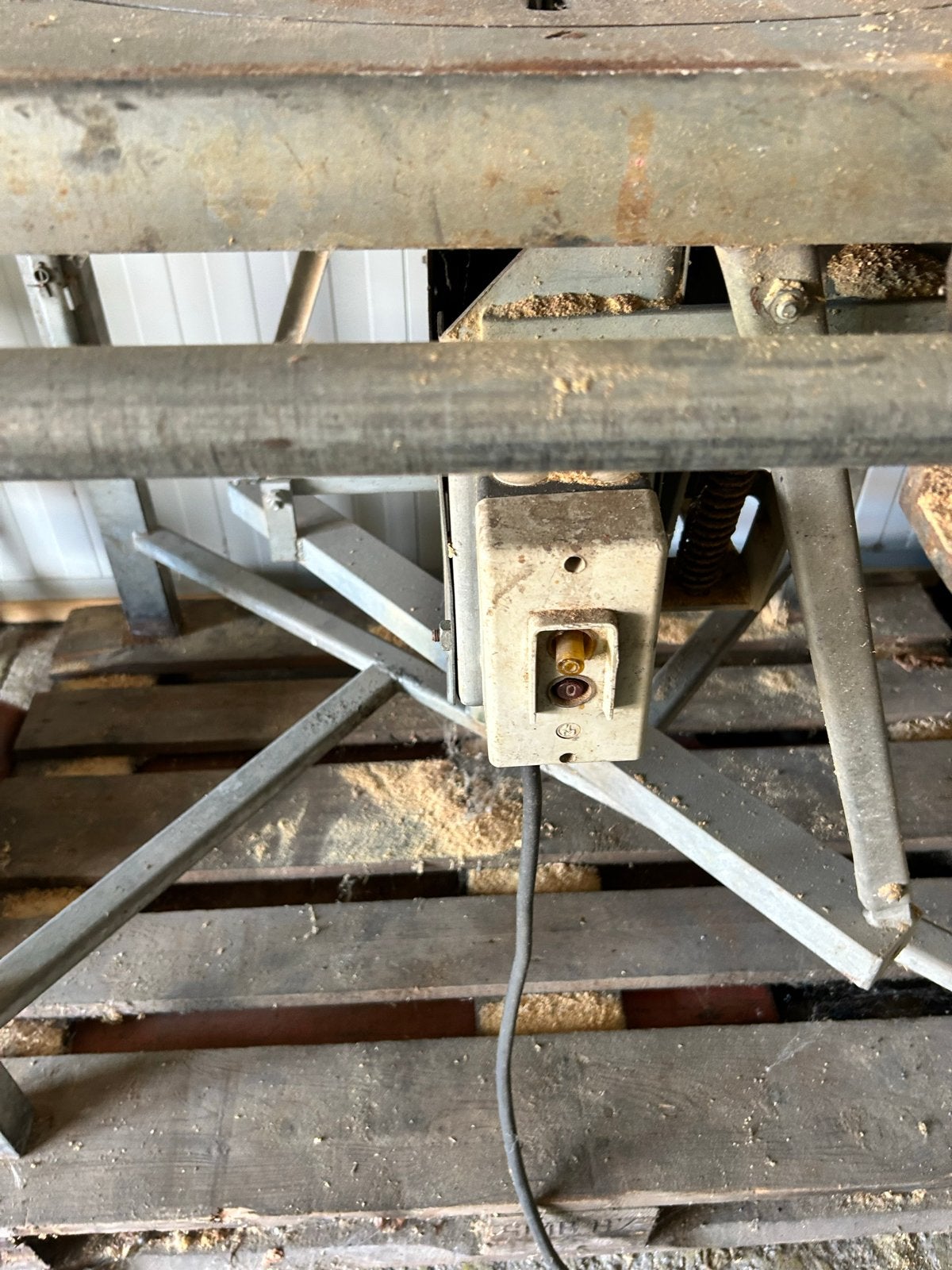 Robuuste Zaagtafel met Nieuw Zaagblad - 380V, Doe-het-zelf en Verbouw, Gereedschap | Zaagmachines, Ophalen, Gebruikt, Cirkelzaag