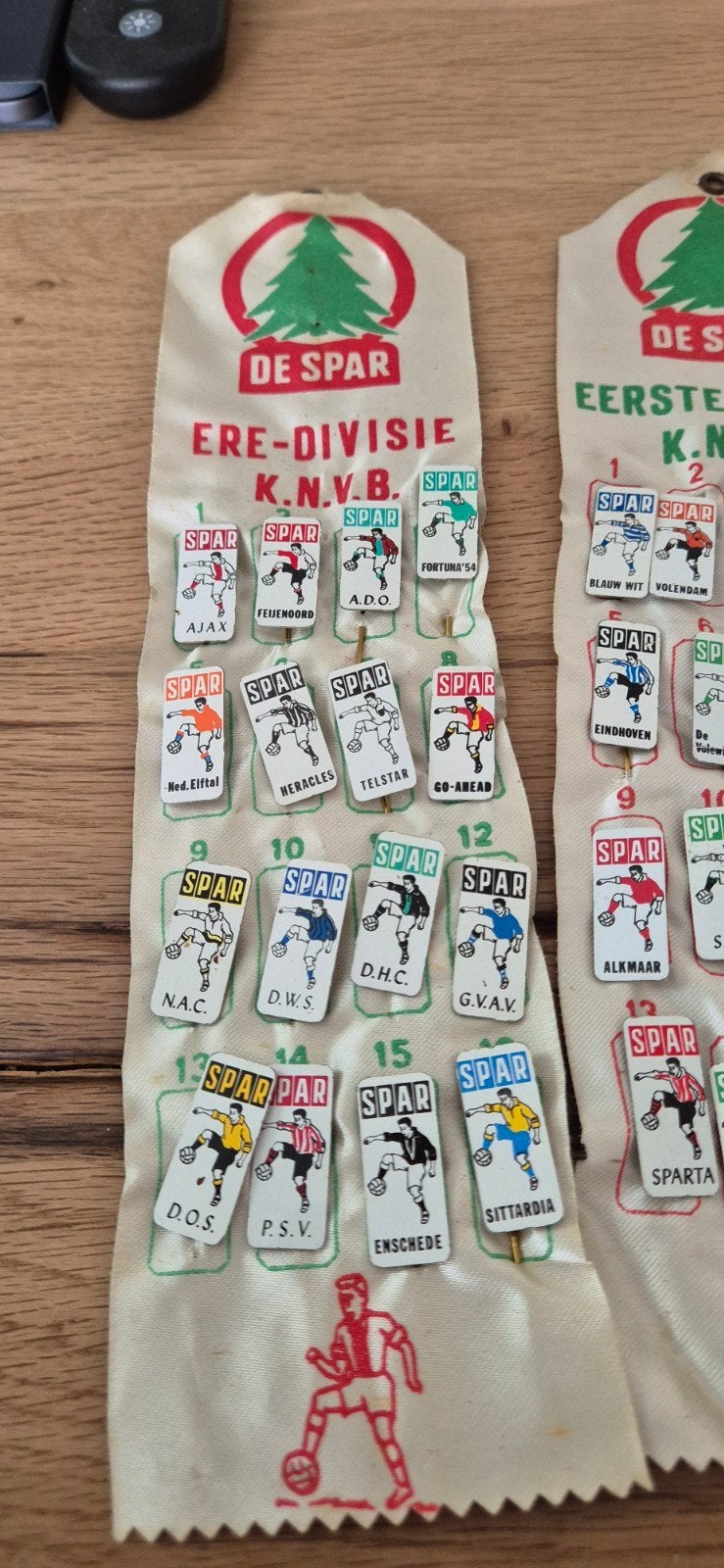 2 vaantjes met 32 spar voetbal clubs, Verzamelen, Ophalen, Sport