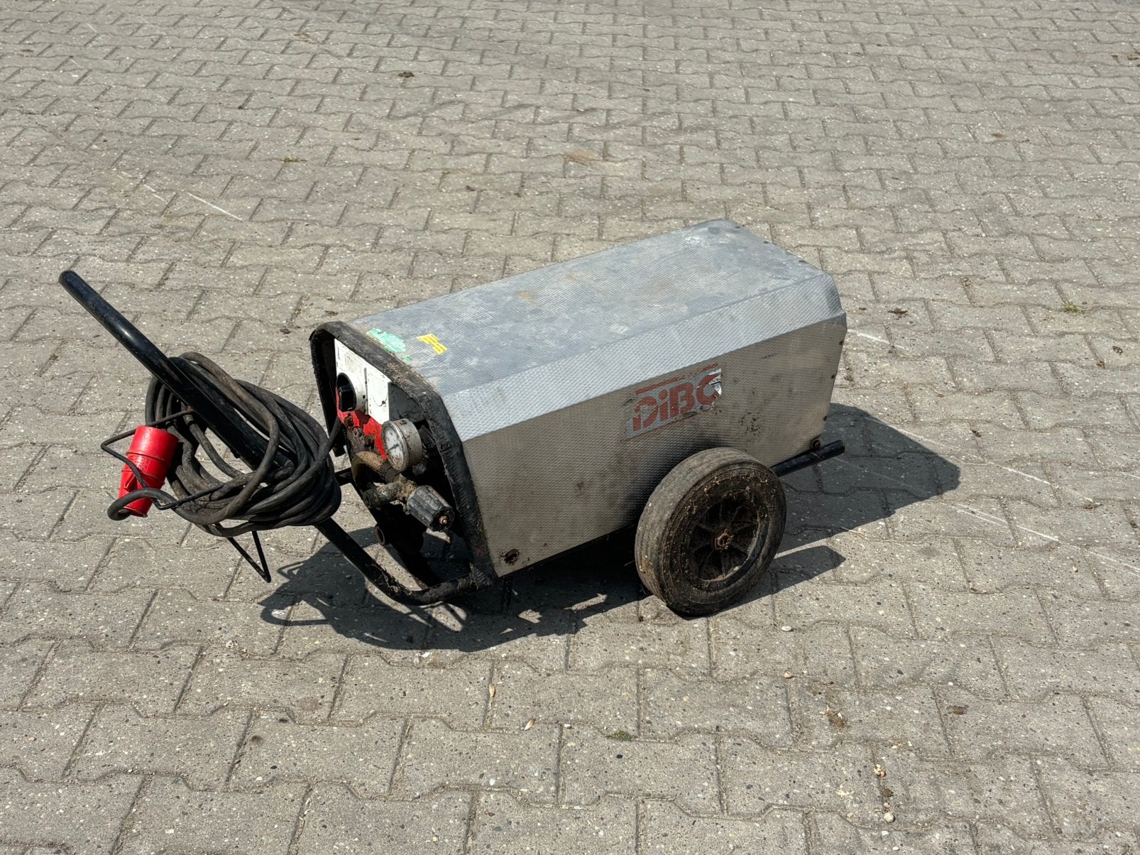 Hogedrukreiniger Dibo, Ophalen