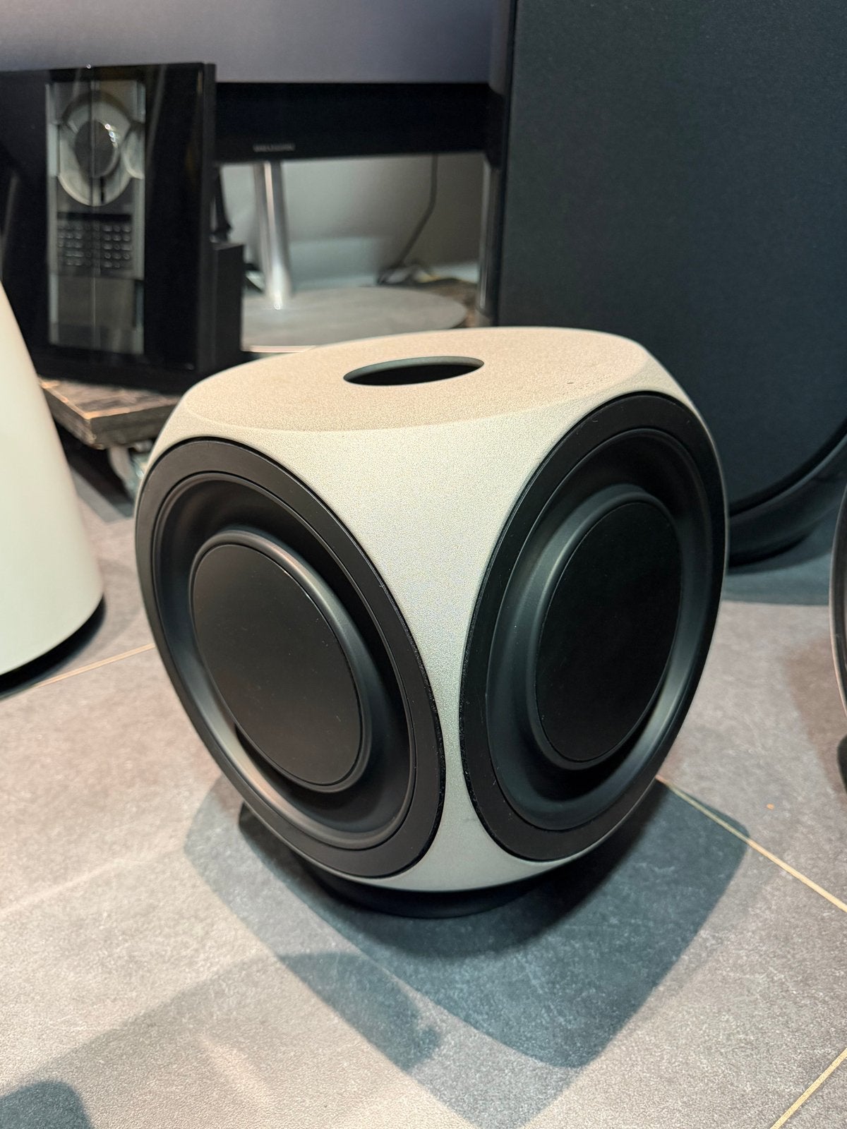 Bang & Olufsen Beolab 2 Subwoofer - Perfecte staat b&o, 150 watt of meer, Gebruikt, Inclusief kabels, Subwoofer