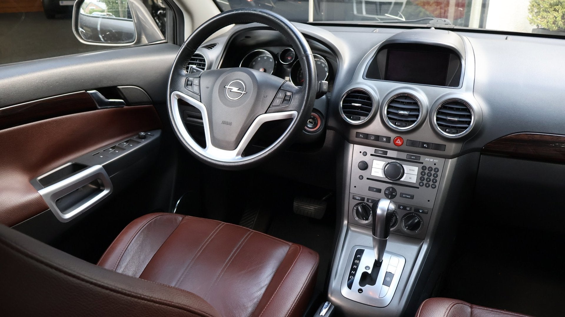Opel Antara 3.2 V6 Cosmo|Leder|PDC|Tr.haak|Xenon|Cruise|NAP, Automaat, 3195 cc, 2000 kg, Beige