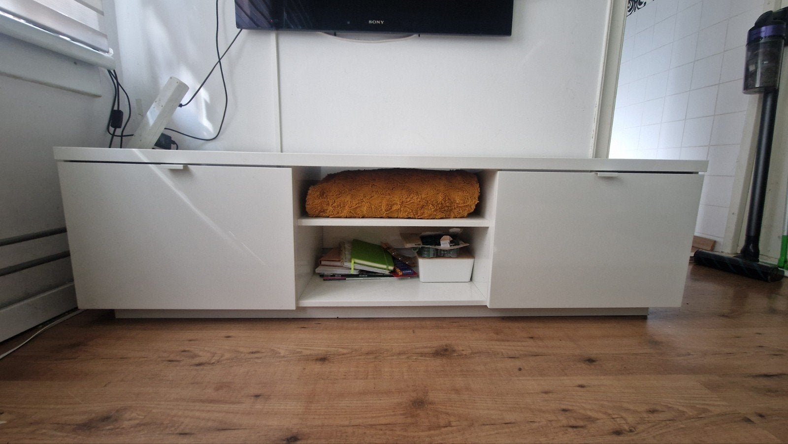 IKEA Byås TV-meubel wit hoogglans - 160x42x45 cm, Ophalen, 150 tot 200 cm, Zo goed als nieuw, Minder dan 100 cm