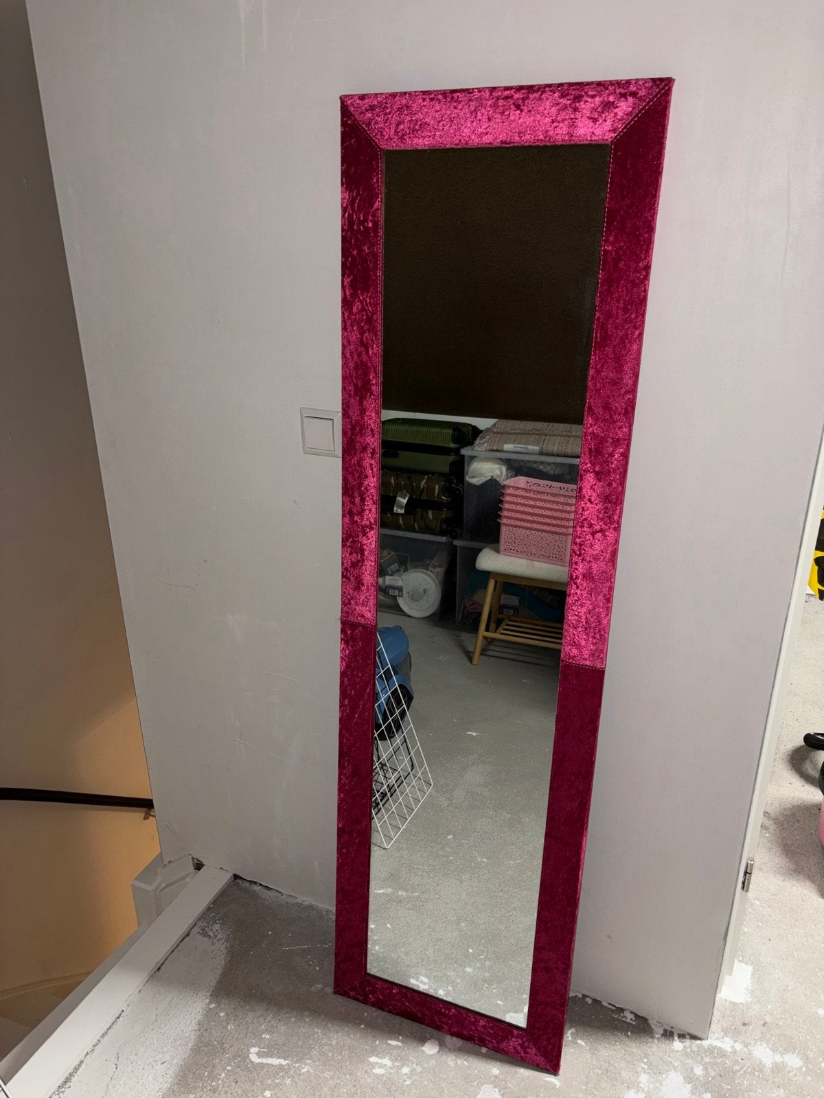 Staande pas spiegel met roze fluwelen lijst, Ophalen, Gebruikt, 150 tot 200 cm, Rechthoekig