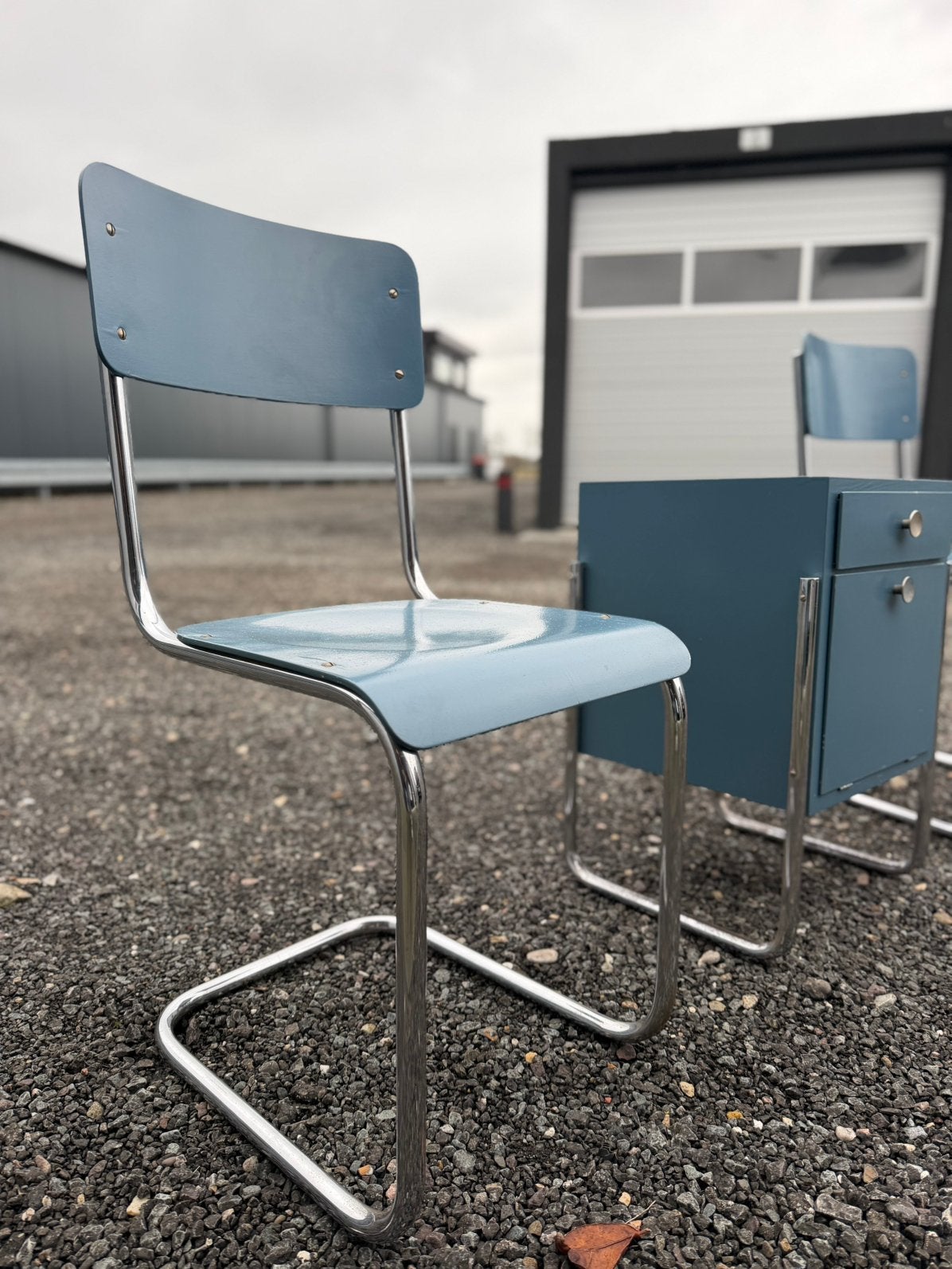 Vintage Auping: Nachtkastje + 2 Stoelen (Wim Rietveld stijl), Ophalen of Verzenden, Zo goed als nieuw, Vijf, Zes of meer stoelen