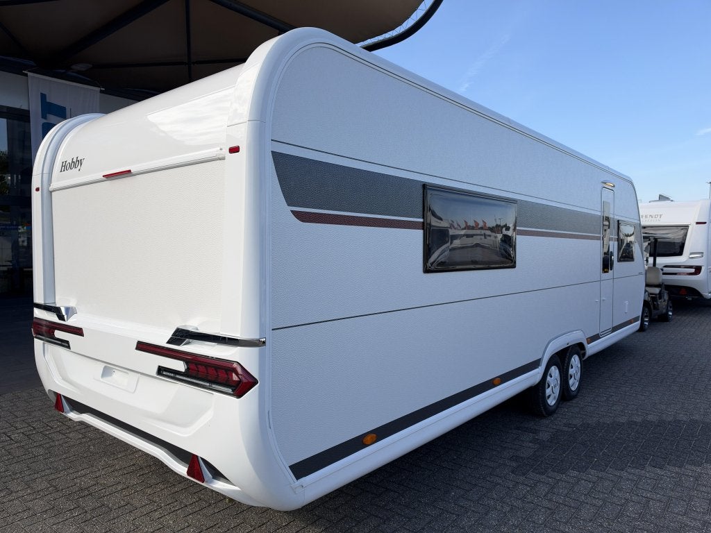 Hobby Prestige 720 WQC 2027 QUEENSBED + DOCUHE!!, Standaardzit, Hobby, 7 tot 8 meter, Vast bed
